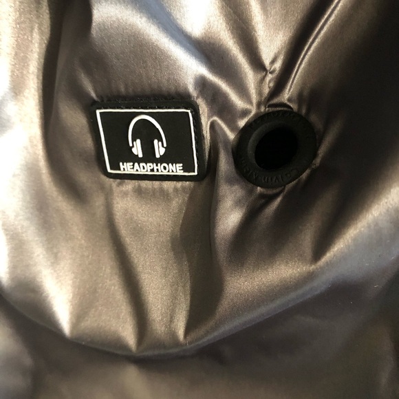 Calvin Klein Performance Vest. New without Tags - Picture 9 of 10